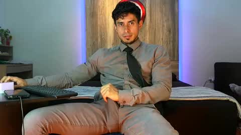 Snapshot of andrew_elliot chatting on 11-15-25, 01:47 Andrew online show from 11-15-25, 01:47