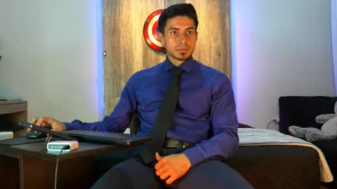 Snapshot of andrew_elliot chatting on 01-11-26, 07:13 Andrew online show from 01-11-26, 07:13