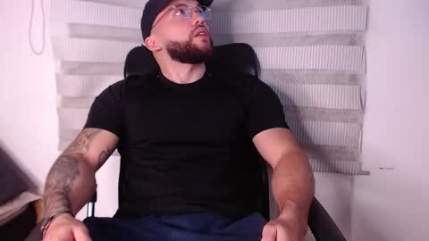 Snapshot of andrew_holden__ chatting on 11-14-25, 12:20 andrew_holden__ online show from 11-14-25, 12:20