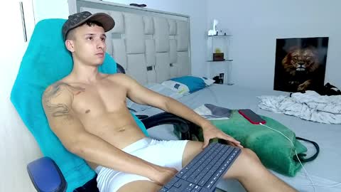 Snapshot of andrew_lover21 chatting on 04-04-26, 03:49 Andrew online show from 04-04-26, 03:49