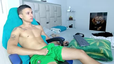 Snapshot of andrew_lover21 chatting on 04-06-26, 12:41 Andrew online show from 04-06-26, 12:41