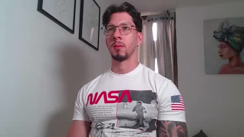 Snapshot of andrew_mathe chatting on 01-09-26, 08:32 Andrew Mathwes online show from 01-09-26, 08:32