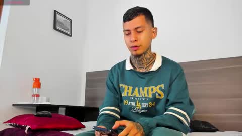 Snapshot of andrew_sanders69 chatting on 11-14-25, 03:05 andrew_sanders69 online show from 11-14-25, 03:05