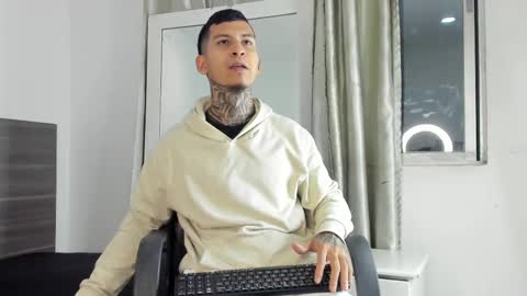 Snapshot of andrew_sanders69 chatting on 11-16-25, 03:12 andrew_sanders69 online show from 11-16-25, 03:12