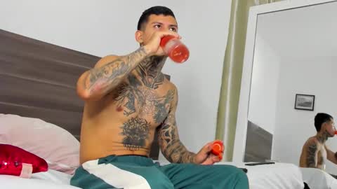 Snapshot of andrew_sanders69 chatting on 11-25-25, 03:17 andrew_sanders69 online show from 11-25-25, 03:17