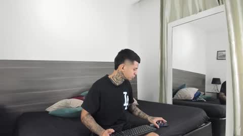 Snapshot of andrew_sanders69 chatting on 12-18-25, 03:12 andrew_sanders69 online show from 12-18-25, 03:12