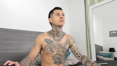 Snapshot of andrew_sanders69 chatting on 12-19-25, 03:35 andrew_sanders69 online show from 12-19-25, 03:35