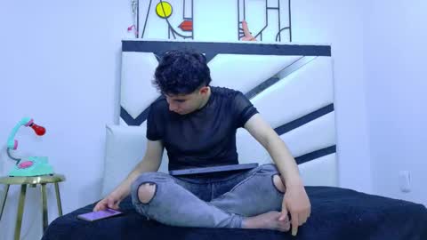 Snapshot of andrew_versb chatting on 01-05-26, 09:51 ANDREW online show from 01-05-26, 09:51