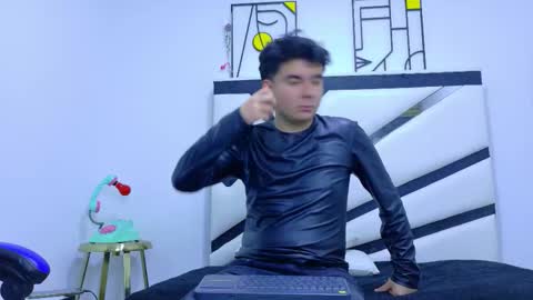 Snapshot of andrew_versb chatting on 01-07-26, 07:38 ANDREW online show from 01-07-26, 07:38