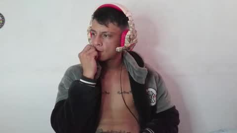 Snapshot of andrewcooper1 chatting on 03-10-26, 02:22 andrew online show from 03-10-26, 02:22