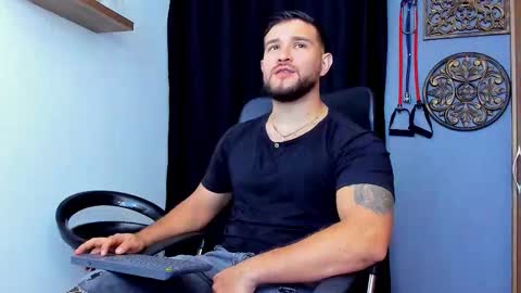 Snapshot of andrewdiaz_ chatting on 01-12-26, 09:03 Andrew Diaz online show from 01-12-26, 09:03