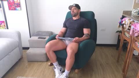 Snapshot of andrewfame chatting on 01-09-26, 02:42 Andrew online show from 01-09-26, 02:42