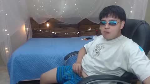 Snapshot of andrewsmile_ chatting on 12-26-24, 12:49 ANDREW online show from 12-26-24, 12:49