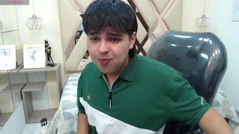 Snapshot of andrewsmile_ chatting on 01-04-25, 12:38 ANDREW online show from 01-04-25, 12:38