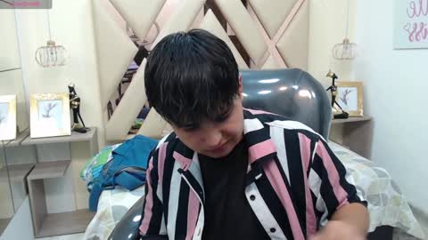 Snapshot of andrewsmile_ chatting on 01-05-25, 12:42 ANDREW online show from 01-05-25, 12:42