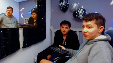 Snapshot of andrewsmile_ chatting on 01-11-25, 03:44 ANDREW online show from 01-11-25, 03:44