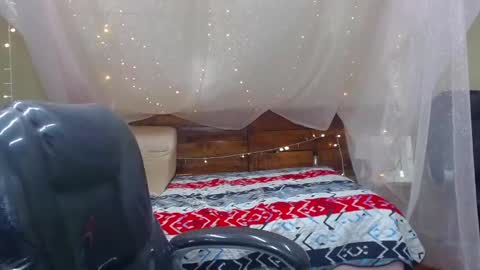 Snapshot of andrewsmile_ chatting on 02-06-25, 12:16 ANDREW online show from 02-06-25, 12:16