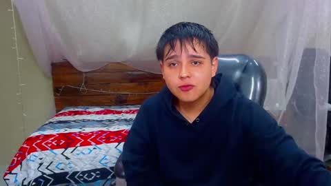 Snapshot of andrewsmile_ chatting on 02-08-25, 12:17 ANDREW online show from 02-08-25, 12:17