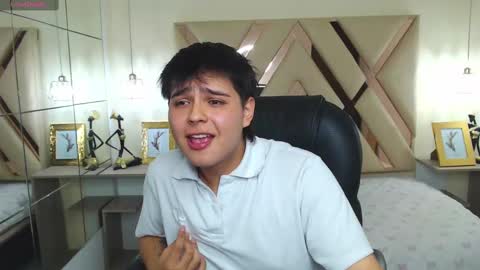 Snapshot of andrewsmile_ chatting on 02-15-25, 12:33 ANDREW online show from 02-15-25, 12:33