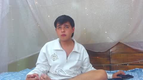 Snapshot of andrewsmile_ chatting on 02-20-25, 06:13 ANDREW online show from 02-20-25, 06:13