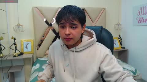 Snapshot of andrewsmile_ chatting on 02-27-25, 12:13 ANDREW online show from 02-27-25, 12:13