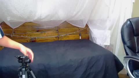 Snapshot of andrewsmile_ chatting on 03-01-25, 12:23 ANDREW online show from 03-01-25, 12:23