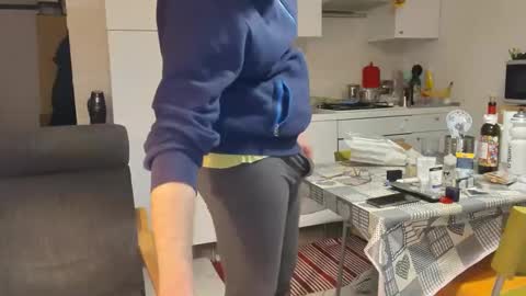 androx77 online show from 02-04-25, 05:45