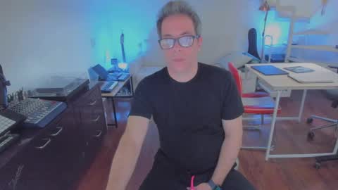 Snapshot of andy0pandi chatting on 09-25-25, 04:32 Andrew online show from 09-25-25, 04:32