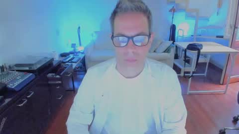 Snapshot of andy0pandi chatting on 11-01-25, 11:34 Andrew online show from 11-01-25, 11:34