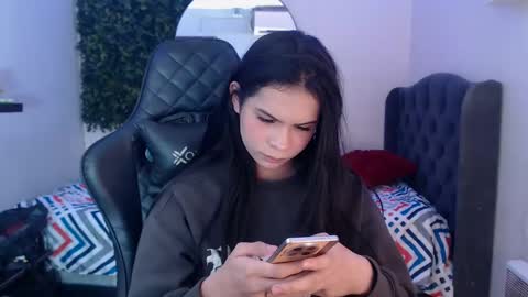 Snapshot of andy_bell_x chatting on 12-18-24, 04:42 ANDY online show from 12-18-24, 04:42