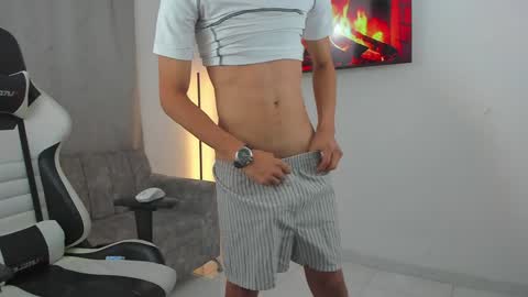 Snapshot of andy_bigcock01 chatting on 12-18-24, 03:58 andy_bigcock01 online show from 12-18-24, 03:58