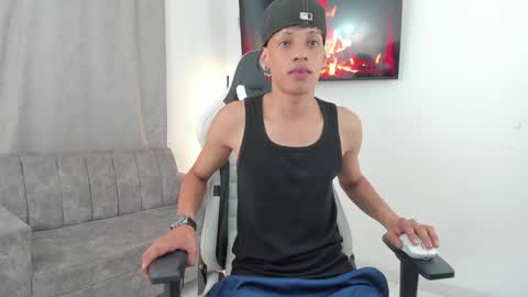 Snapshot of andy_bigcock01 chatting on 12-22-24, 03:44 andy_bigcock01 online show from 12-22-24, 03:44