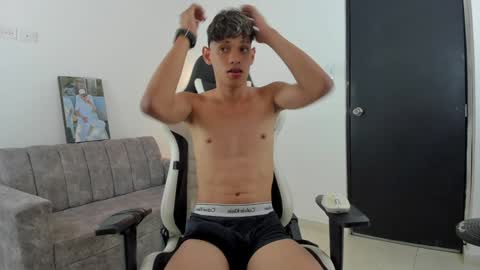 Snapshot of andy_bigcock01 chatting on 02-08-25, 03:52 andy_bigcock01 online show from 02-08-25, 03:52