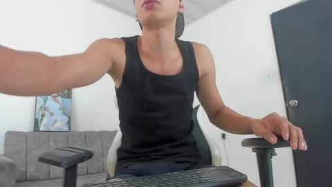 Snapshot of andy_bigcock01 chatting on 09-21-25, 03:35 andy_bigcock01 online show from 09-21-25, 03:35