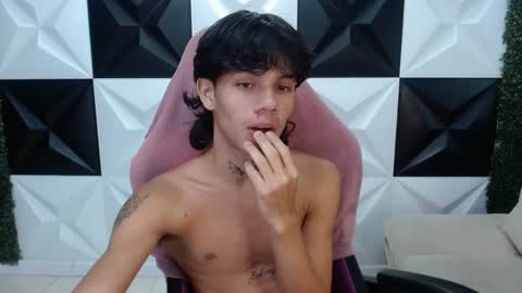 Snapshot of andy_dan1 chatting on 12-14-24, 02:10 andy_dan1 online show from 12-14-24, 02:10