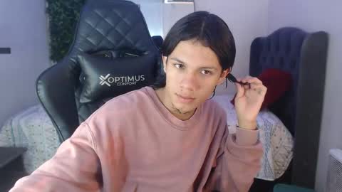 Snapshot of andy_dan1 chatting on 01-06-25, 01:30 andy_dan1 online show from 01-06-25, 01:30