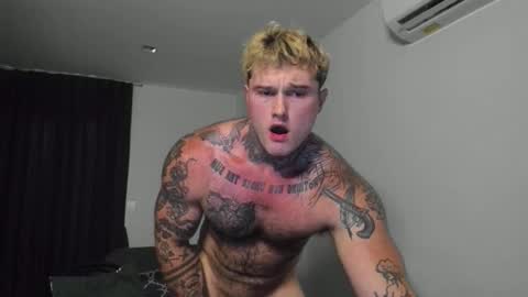 Snapshot of andy_hunk chatting on 04-10-26, 01:00 Andrew online show from 04-10-26, 01:00