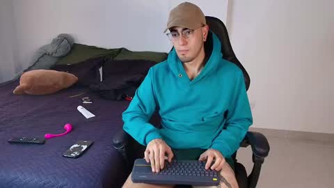 Snapshot of andy_shaaw chatting on 03-06-25, 06:59 Andres online show from 03-06-25, 06:59