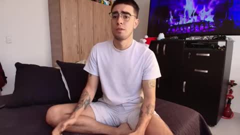 Snapshot of andy_shaaw chatting on 01-07-26, 01:46 Andres online show from 01-07-26, 01:46