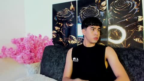 andy_wood1 online show from 04-06-26, 01:01