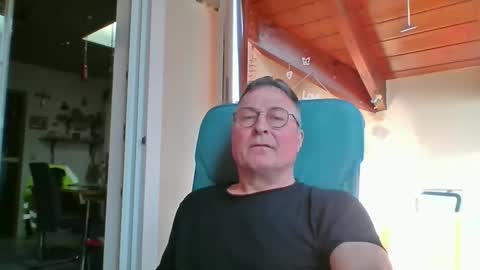 Snapshot of andybayern chatting on 03-06-26, 12:01 andybayern online show from 03-06-26, 12:01