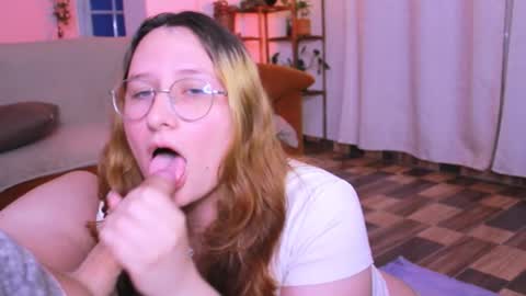 Snapshot of andycherrysecrets chatting on 11-25-25, 04:23 Cherry online show from 11-25-25, 04:23