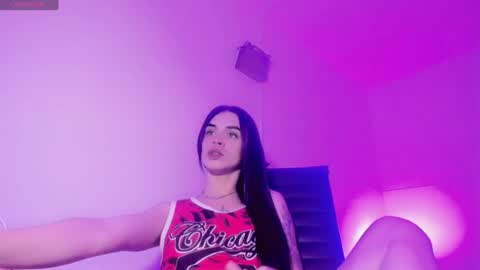 Snapshot of andyrosse16 chatting on 08-05-26, 12:13 Leslie online show from 08-05-26, 12:13