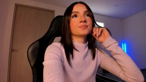 Snapshot of anelisse_ chatting on 03-07-25, 06:22 online show from 03-07-25, 06:22