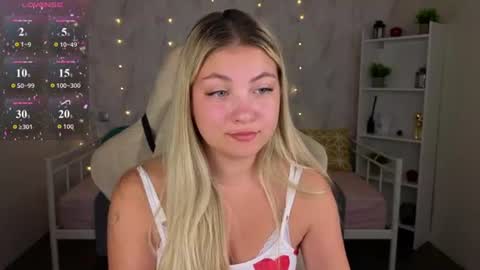 Snapshot of angel__grace chatting on 07-09-26, 12:26 Grace online show from 07-09-26, 12:26