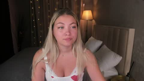Snapshot of angel__grace chatting on 07-13-26, 12:02 Grace online show from 07-13-26, 12:02
