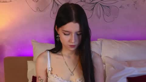 Snapshot of angel__rossee chatting on 05-08-26, 04:12 Rose 18 New here online show from 05-08-26, 04:12