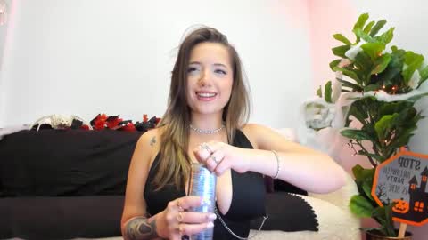 Snapshot of angel__vibe chatting on 10-20-25, 07:58 angel__vibe online show from 10-20-25, 07:58