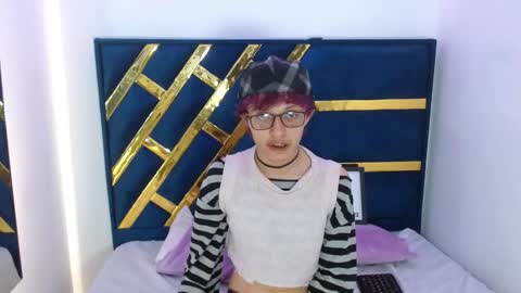 Snapshot of angel_adrien chatting on 01-09-26, 12:52 Angel online show from 01-09-26, 12:52