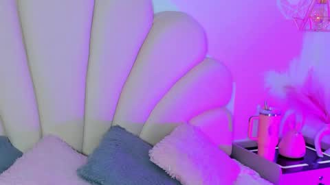 Snapshot of angel_bloom1 chatting on 05-15-26, 04:14 Angel online show from 05-15-26, 04:14